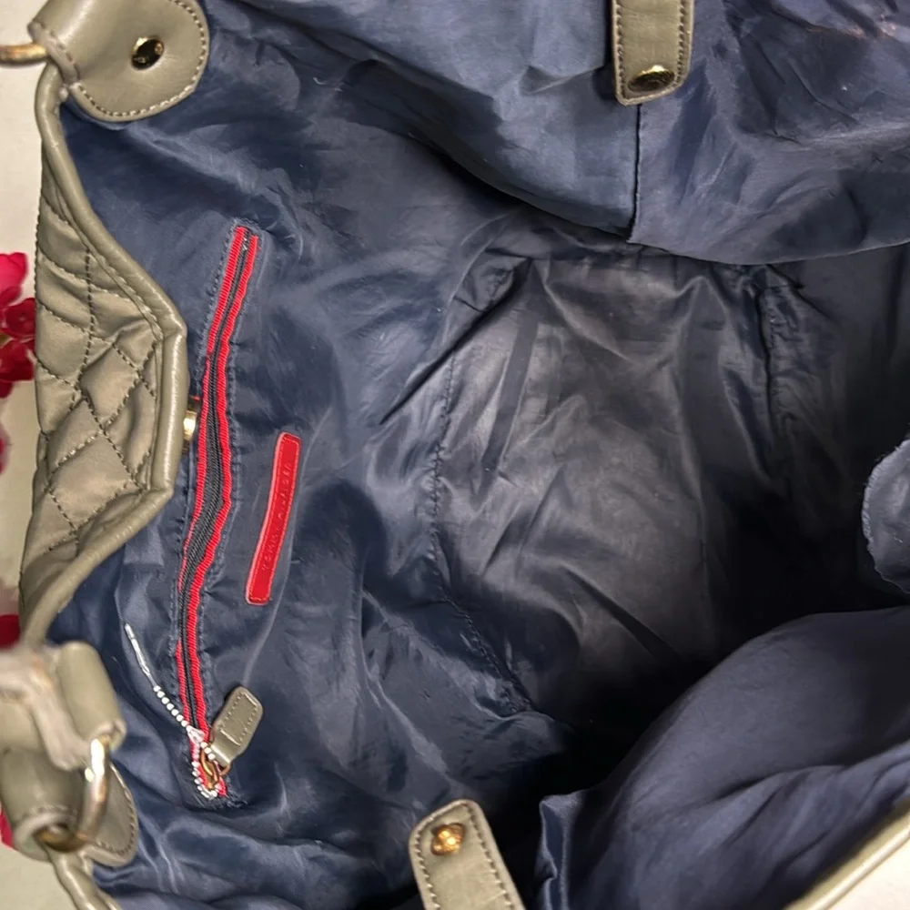 ♥️🐢 Tommy Hilfiger Tote 🐢♥️ - Picture 8 of 10